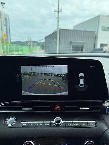 панель машины: Hyundai Avante: 2020 г., Автомат, Гибрид, Седан — 4