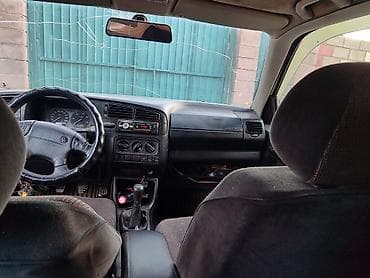 Унаа сатуу: Volkswagen Vento: 1996 г., 2 л, Кол менен иштөөчү, Бензин, Седан — 4
