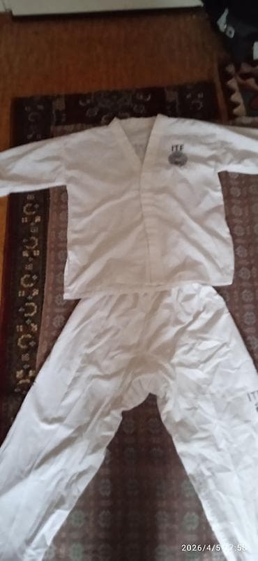 Перчатки: Перчатки, футы и форма тайквандо итф. Б/у, но в хорошем состоянии — 6