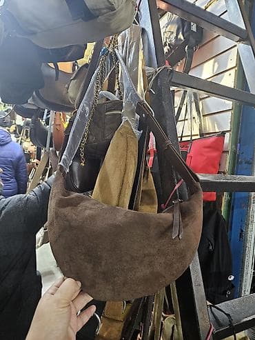 ремешок на сумку: Трендовая сумка круассан из коричневой замши - Материал: мягкая — 2