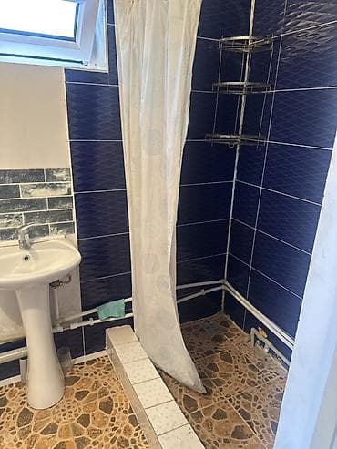 сдаю кваритиру: Квартирага берилет. Жер уй. Иштеген кыздарга. Район Кудайбергена — 3