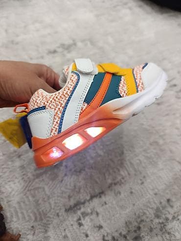 продаю спортивные костюмы: Полуботинки дошкольные с подсветкой, Котофей - Размер: 30 (длина — 2