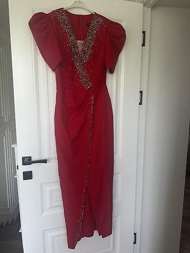 вечернее платье шито: На прокат Элегантное вечернее платье насыщенного красного цвета. - — 1