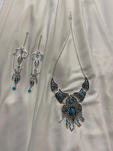 Личные вещи: 1 раза одевала продаю. Украшения в подарок — 3