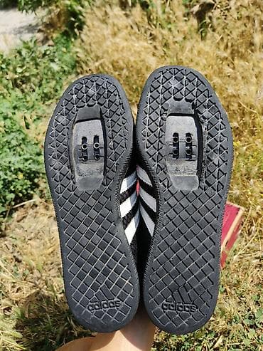кийит: Эркектердин кроссовкасы, 42.5, Adidas, Колдонулган, түсү - Кара — 3