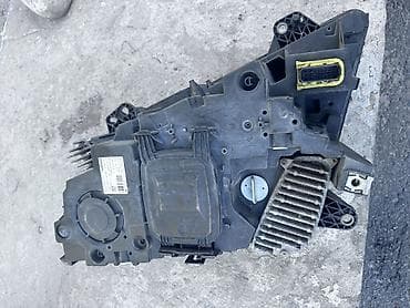 volvo ref: Комплект передних фар Volvo — 6