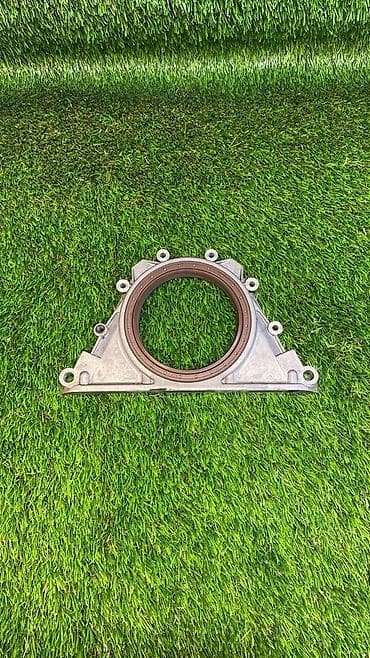 . ЗАДНЯЯ УПЛОТНИТЕЛЬНАЯ КРЫШКА ДВИГАТЕЛЯ. То, что вы видите на