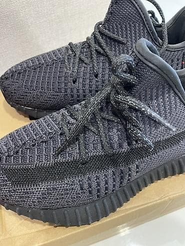 yeezy boost 350 v2: Кроссовки в стиле Yeezy 350, цвет Triple Black. - Верх: дышащий — 4