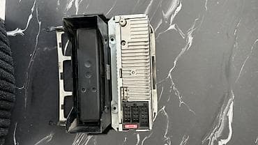 Детали салона: Центральная консоль с аудиосистемой Mercedes-Benz - Оригинальный — 3