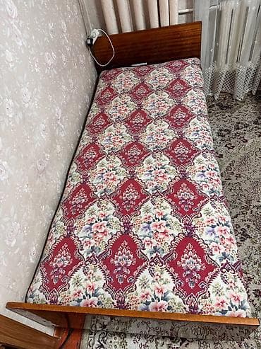Дом и сад: Односпальная кровать с пружинным матрасом в хорошем состоянии.Размер — 2