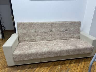 Прямой диван, Трехместный