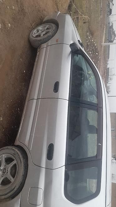 mtz 82 1: Mitsubishi Space Star: 2000 г., 1.3 л, Механика, Бензин, Хэтчбэк — 6