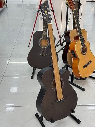 Акустик Ош музыкалык инструменттер дүкөнүндө жаңы гитаралар сатылат