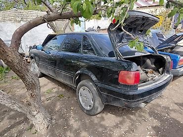 Audi: Audi 80: 1992 г., Седан — 1