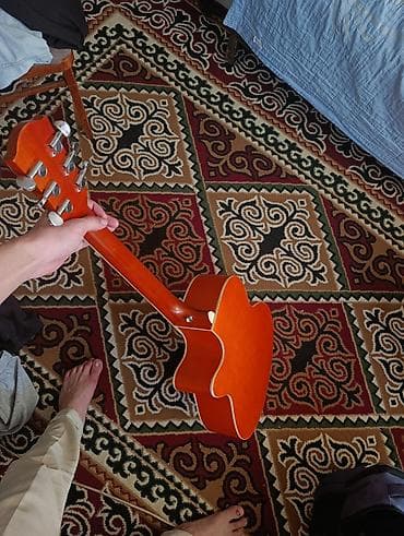 Музыкальные инструменты: Акустическая гитара Eltaro с вырезом (cutaway) - Формат — 2