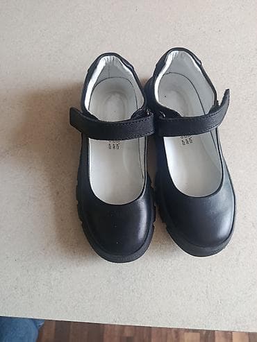 Кожаные туфли,были одеты пару раз.Очень удобные,практичные. Брали в