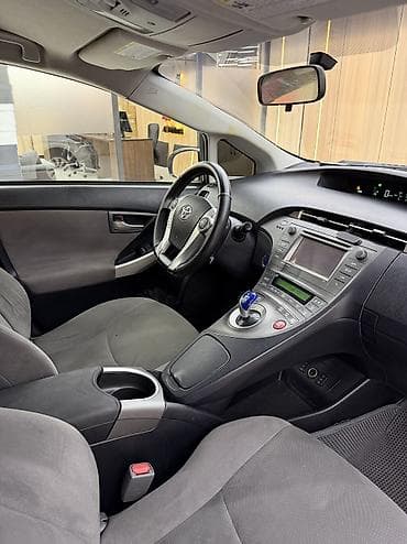 Унаа: Toyota Prius: 2014 г., 1.8 л, Автомат, Гибрид, Универсал — 10