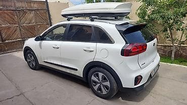 rd 1: Kia Niro: 2020 г., 1.6 л, Робот, Гибрид, Кроссовер — 3