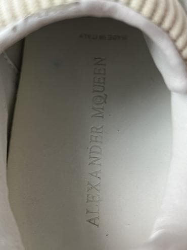 mcqueen: Белые кроссовки Alexander McQueen.Ю, в однотонном белом цвете, с — 4