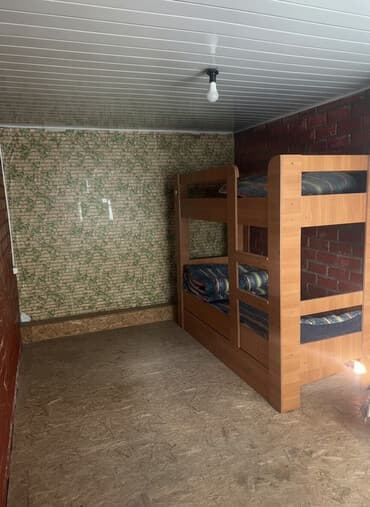 барачного типа дом: Здаю комнату для двух девушек.в маевке есть отопление,стир.машина,душ — 1