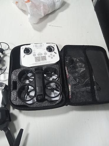Дроны: Набор из трёх квадрокоптеров с пультом и кейсом Состав: - Комнатный — 6