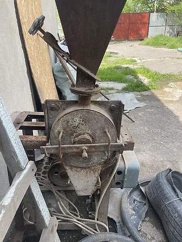 Промышленная зернодробилка/измельчитель на раме с электроприводом