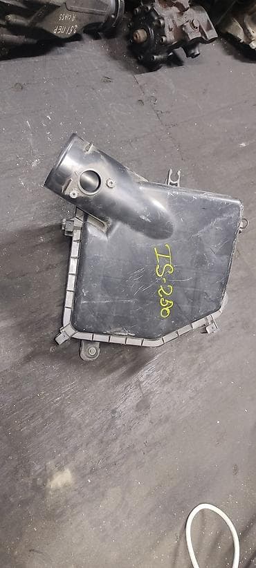 is250: Lexus IS-250, корпус воздушного фильтра — 1