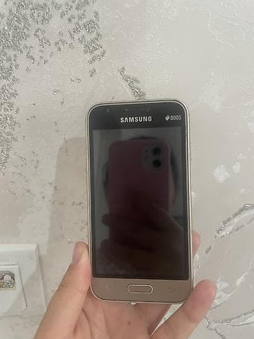 Samsung Galaxy J2 2016, Б/у, 8 ГБ, цвет - Золотой, 2 SIM