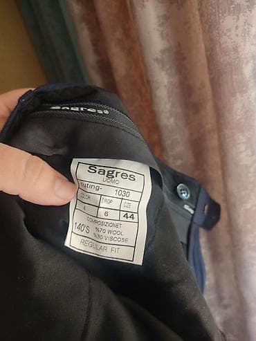 Спортивные костюмы: Продаю мужские брюки одевались один раз на мероприятие. Качество — 2