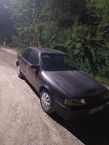 продаю в токмаке: Opel Vectra: 1992 г., 1.8 л, Механика, Бензин, Хэтчбэк — 3