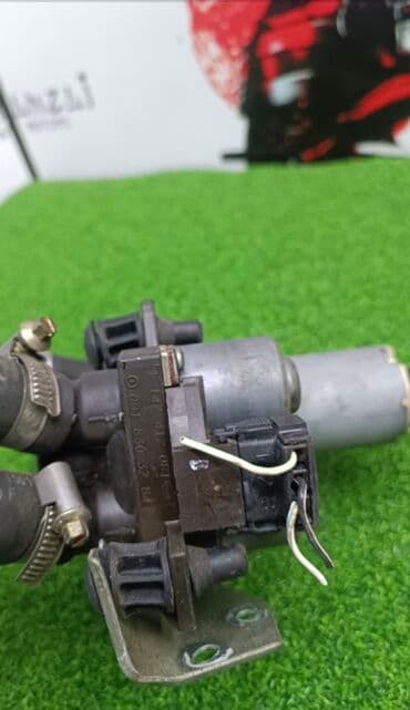 w124: Крайник печки оригинал мерседес ешка 
Mercedes Benz W124 m111 — 1