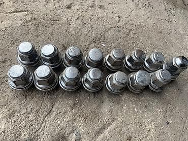 lexus: Болты Гайки на Лексус Продаю болты от Lexus lx570 (Лексуса) R20 Их — 3