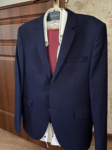 Мужской костюм (пиджак и брюки), размер М, примерно на рост 178 см