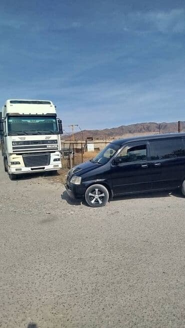 меняю авто на дом: Минивэн черного цвета - Кузов: длинная база, 4-дверный - Цвет — 1