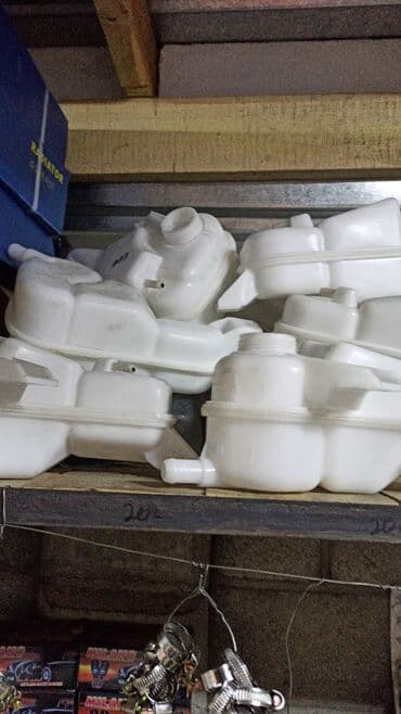 купить крышку расширительного бачка: Продаю расширительный бачок
На Деу Нексия 
На Деу Матиз — 1