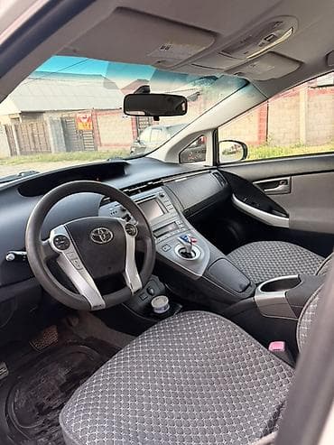 key: Toyota Prius: 2012 г., 1.8 л, Вариатор, Гибрид, Хэтчбэк — 5