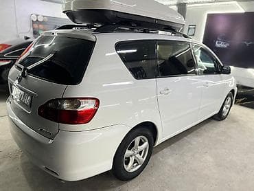 Toyota Avensis Verso: 2004 г., 2 л, Механика, Дизель, Минивэн at lalafo.kg Toyota Avensis Verso: 2004 г., 2 л, Механика, Дизель, Минивэн