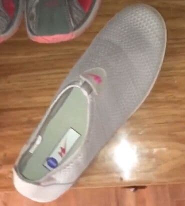где можно продать старые вещи в бишкеке: В связи с отъездом продаётся НОВАЯ и ПОЧТИ НОВАЯ обувь (всего 1 раз — 4