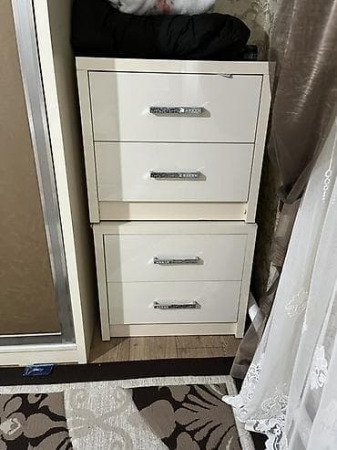 туалетные столик: Спальный гарнитур в современном глянцевом исполнении, цвет — 1