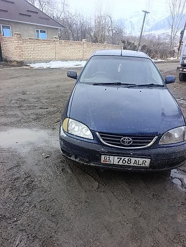 Toyota Avensis: 2002 г., Седан