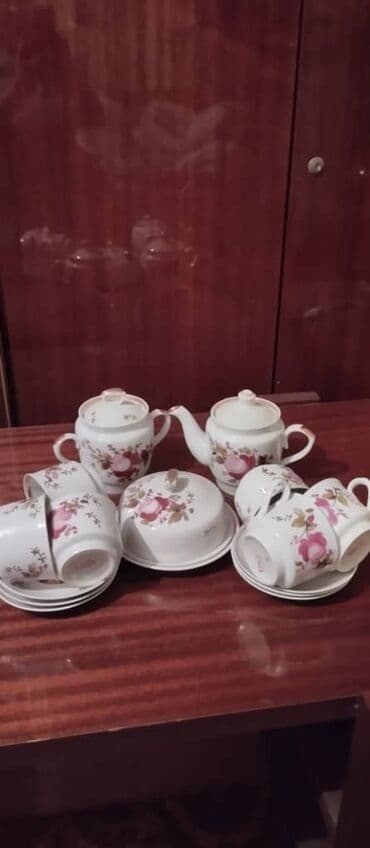 Чайный сервиз на 6 персон, 900 сом Чайный сервиз на 6 персон, 700 сом