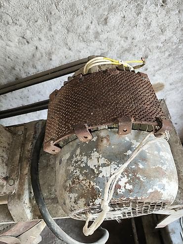 Для кафе, ресторанов: Продаётся дробилка кулачковая трёхфазная. Мощность двигателя 5.5 — 6