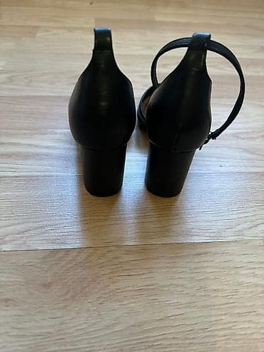 ботинки для трекинга: Женская обувь, набор из 2 пар: 1) Черные полусапожки: - Материал — 3