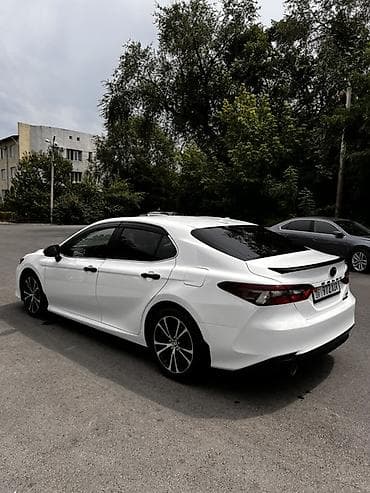 byd e5: Toyota Camry: 2022 г., 2.5 л, Вариатор, Гибрид, Седан — 4