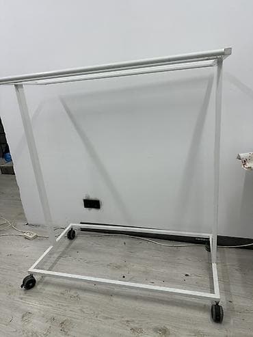 Кронштейн Для одежды, Материал: Металл, На колесах