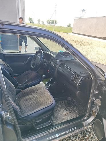 прием стекл: Volkswagen Vento: 1993 г., 1.8 л, Механика, Бензин, Седан — 4