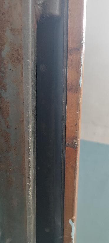 продаю чорный метал: Двери для домов и квартир, Металлическая, Одностворчатая, Правосторонняя, цвет - Коричневый — 2