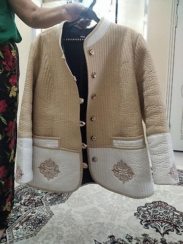 костюм бежевый: Курмо,пиджак в национальном калорите. Размер м/л — 1