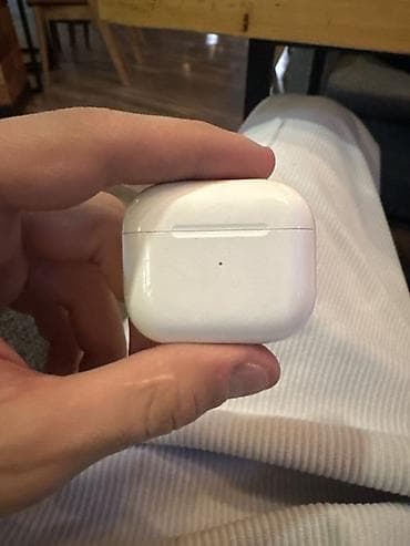 Беспроводные наушники-вкладыши с зарядным кейсом (белый цвет)