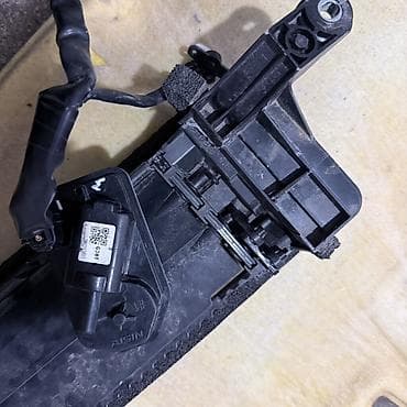 для такси авто: Электропривод (актуатор) и направляющая жалюзи радиатора AISIN Тойота — 3